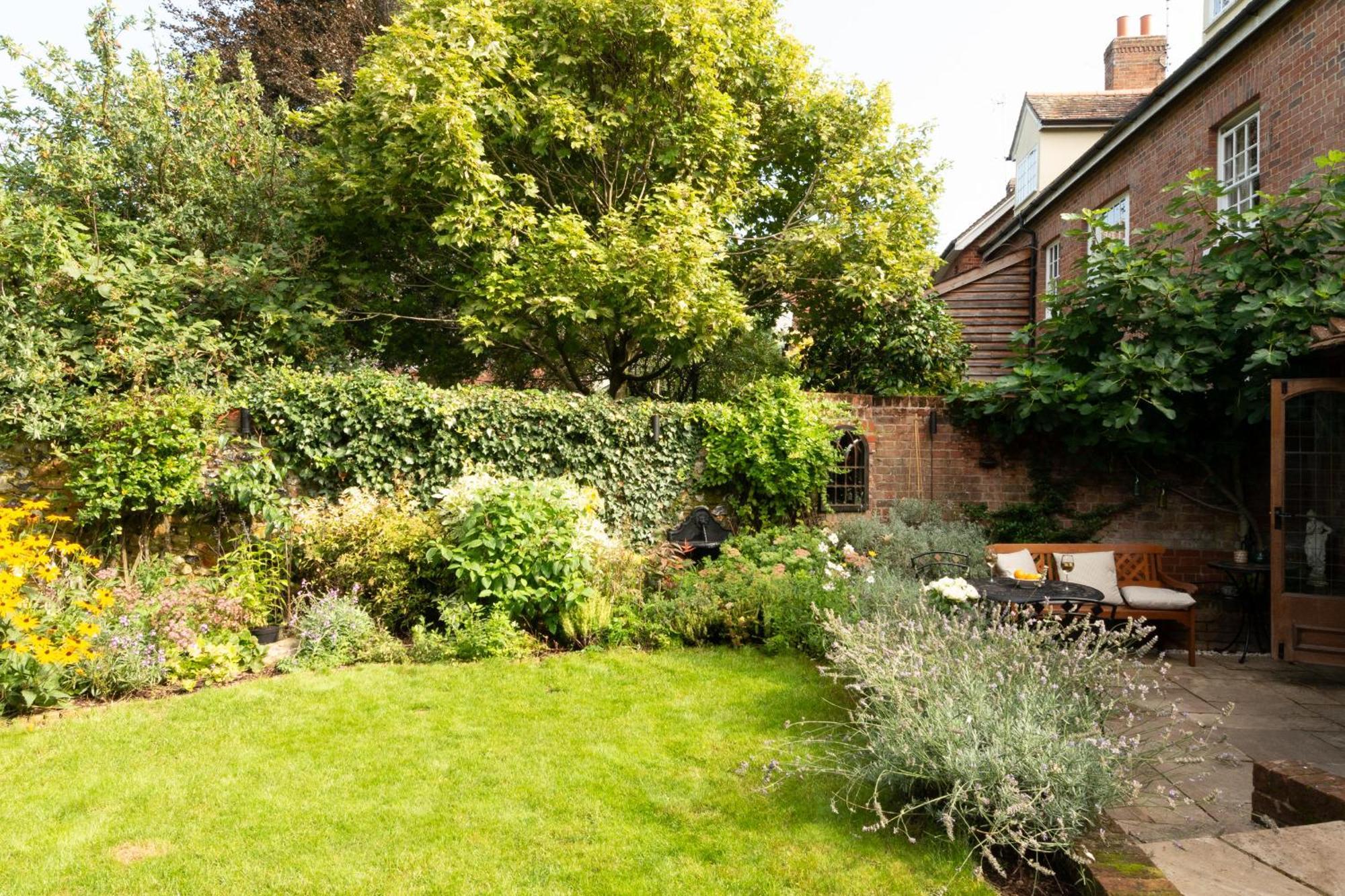 Miller Cottage A Luxury 1550'S Cottage In The Historic Centre Of Saffron Walden Exteriör bild