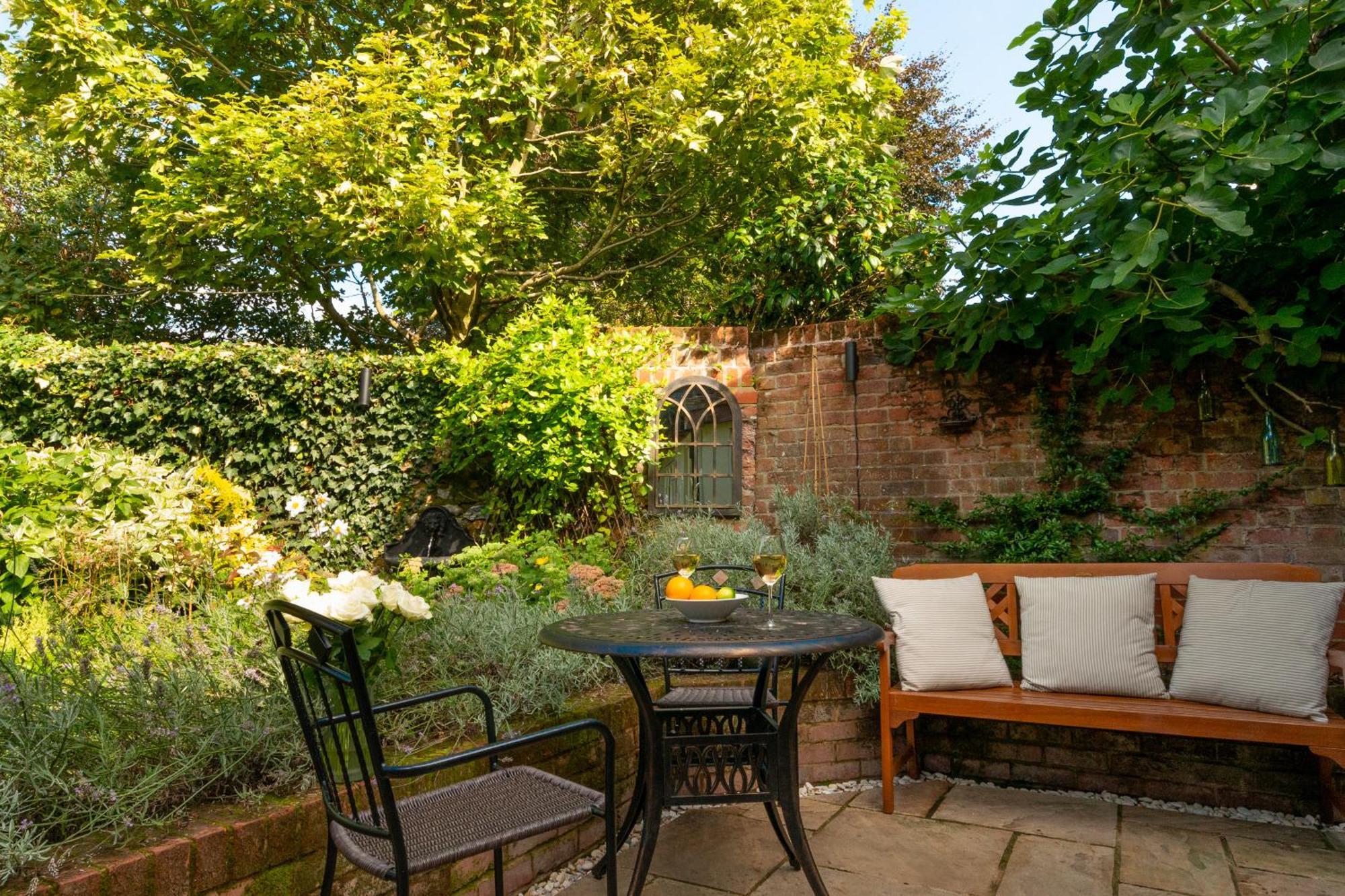 Miller Cottage A Luxury 1550'S Cottage In The Historic Centre Of Saffron Walden Exteriör bild